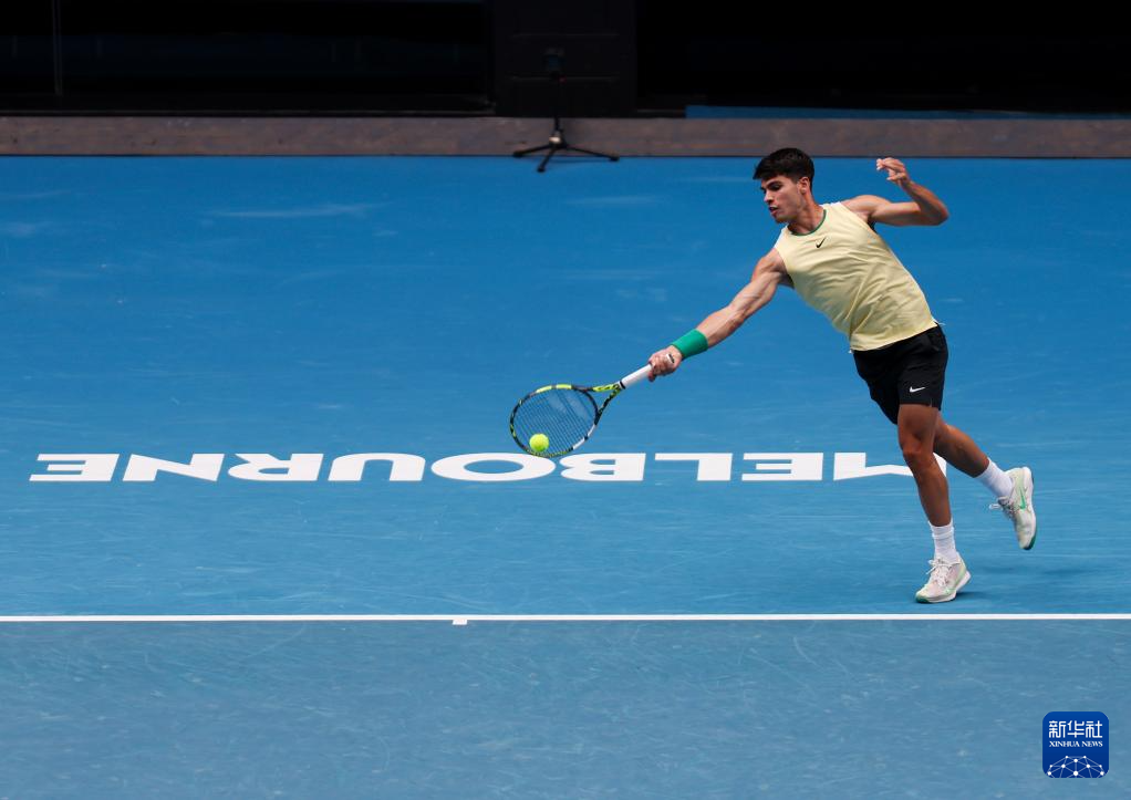 爱游戏-西班牙网球队强势澳大利亚网球队，阿尔卡拉斯统治全场