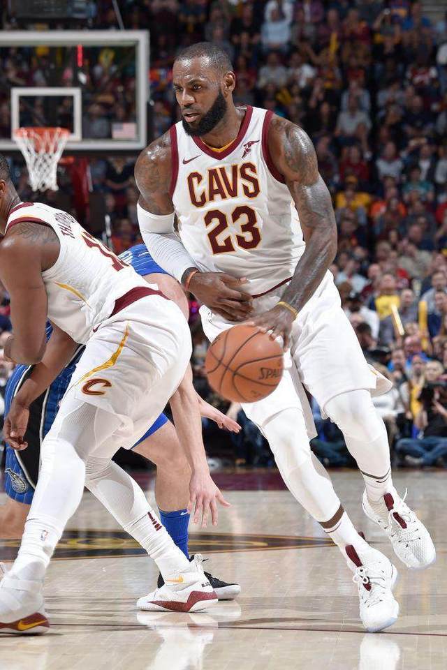 火箭完胜快船，武切维奇状态火热