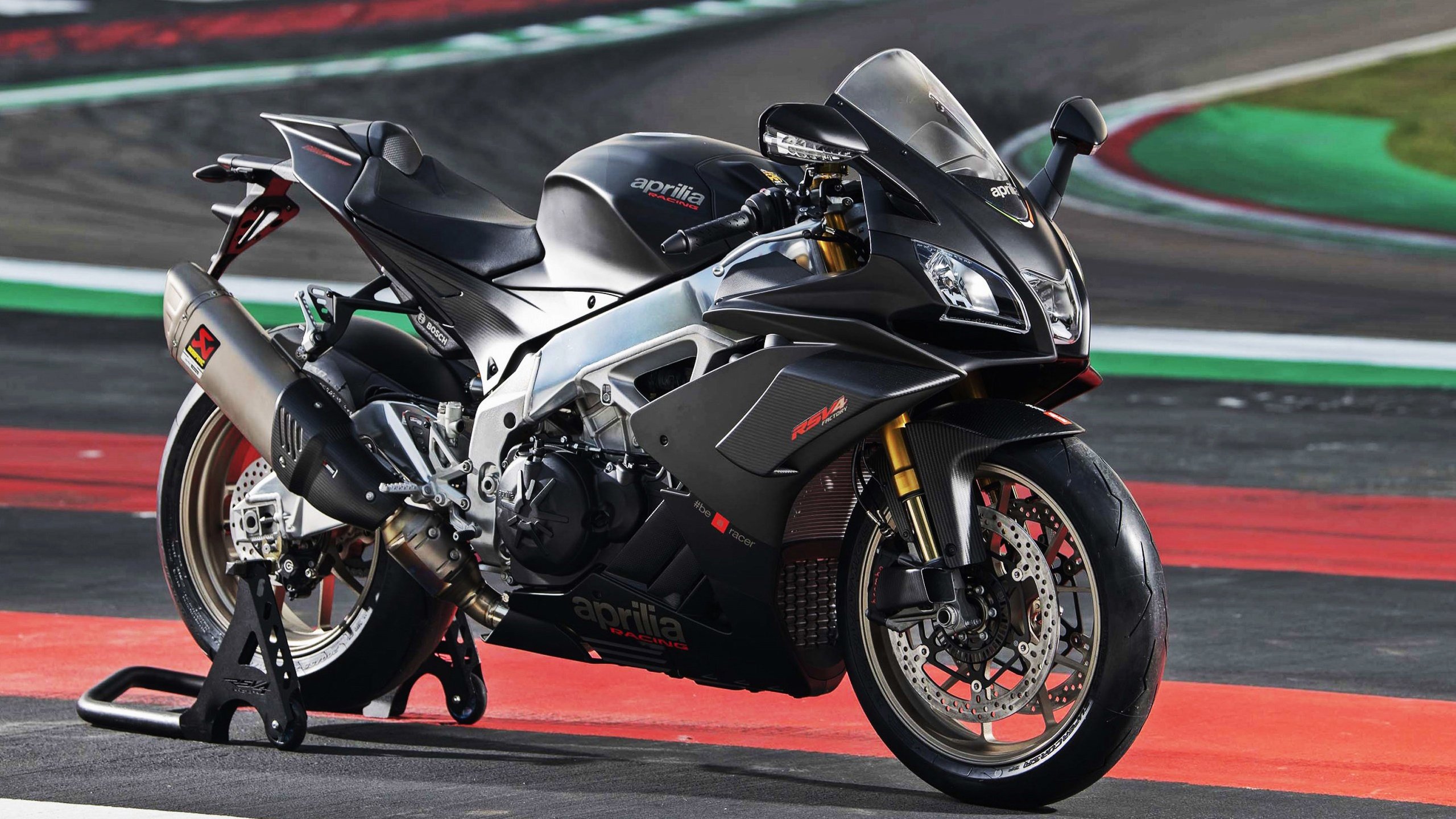 历史性瞬间，喀麦隆最后时刻绝杀摩洛哥，无名门将门迪化身命运逆转者